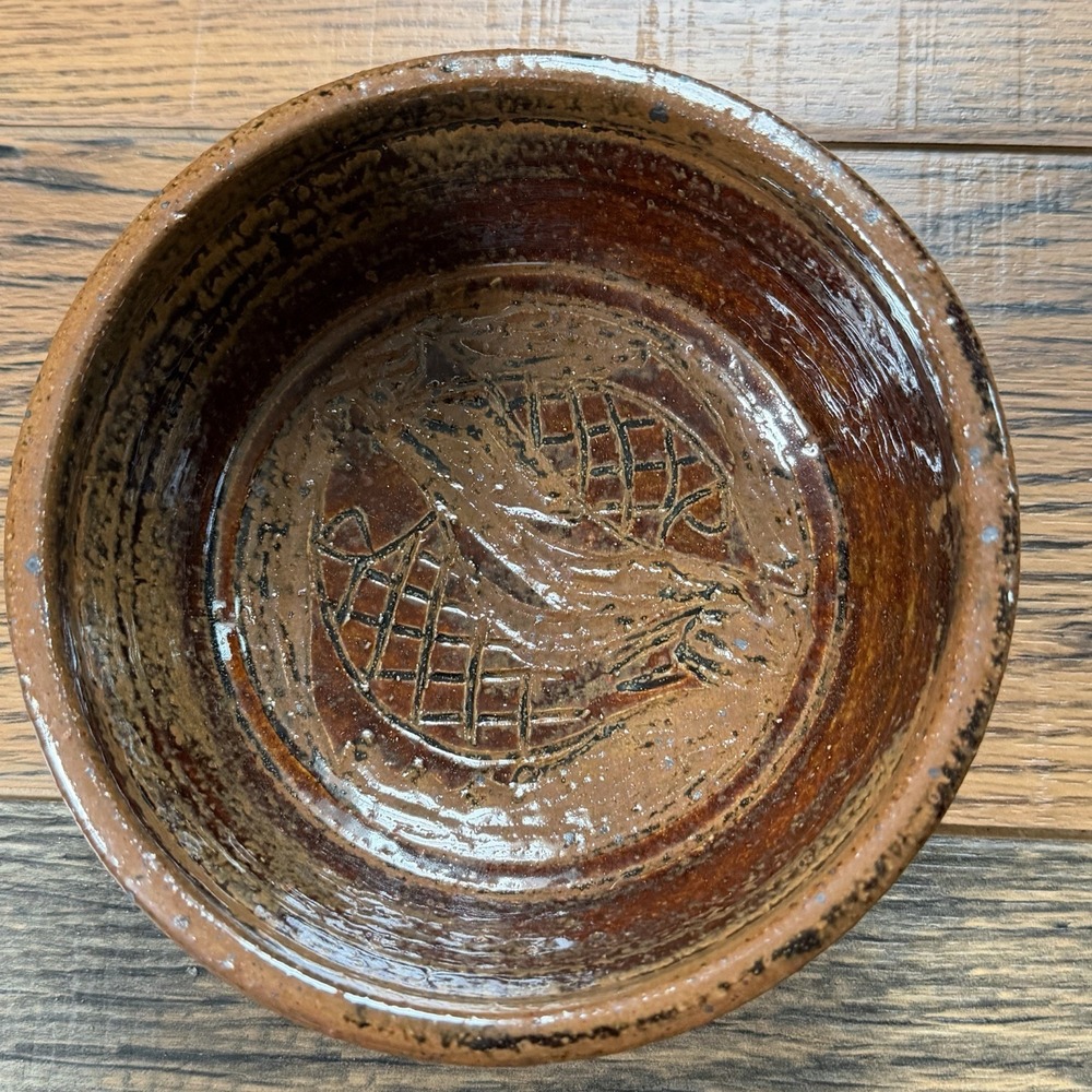 Vintage Sgraffito Studio Pottery Bowl 6.5" Fish Motif Signed Brown Glaze - Picture 3 of 8